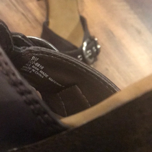 Brown high heeled shoes - Picture 5 of 5